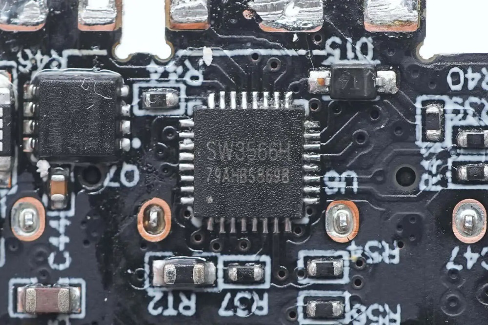 Nubia RedMagic DAO 140W Quad-port GaN Gan6 Pro Charger Teardown