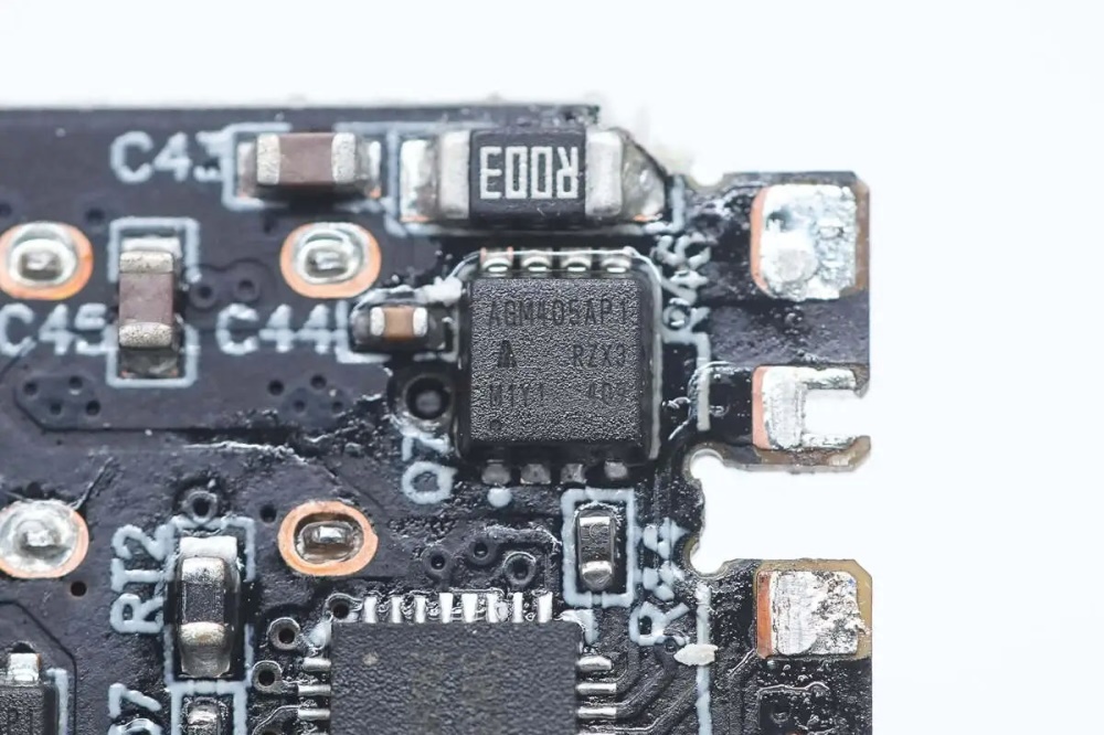 Nubia RedMagic DAO 140W Quad-port GaN Gan6 Pro Charger Teardown